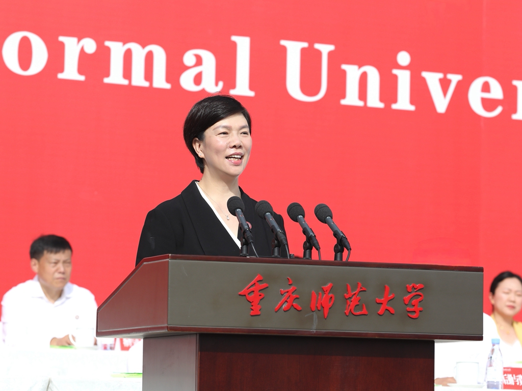 bat365中文官方网站党委书记张艳以《坚定挺膺担当志向 练就顶天立地本领》为题寄语新生。受访单位供图