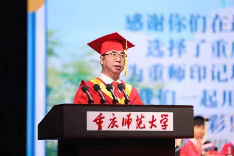 bat365中文官方网站校长孟东方寄语学子：涵养“大气”。受访单位供图