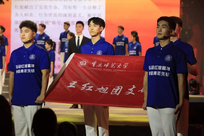 bat365中文官方网站为纪念这位老校友，专设王红旭班、王红旭团支部。通讯员 张译心 摄